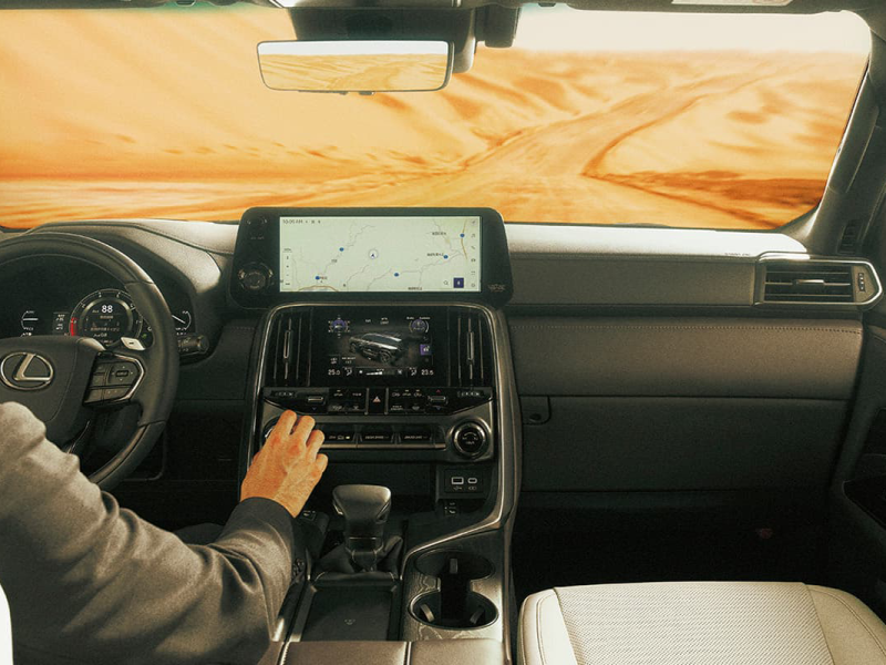 LX600-urban-1920x800-gallery