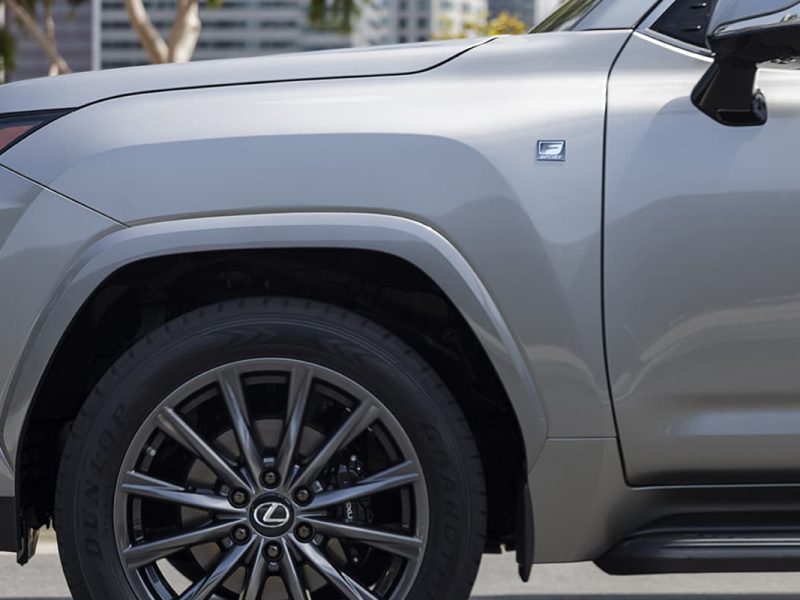 Lexus LX 600 F Sport 05