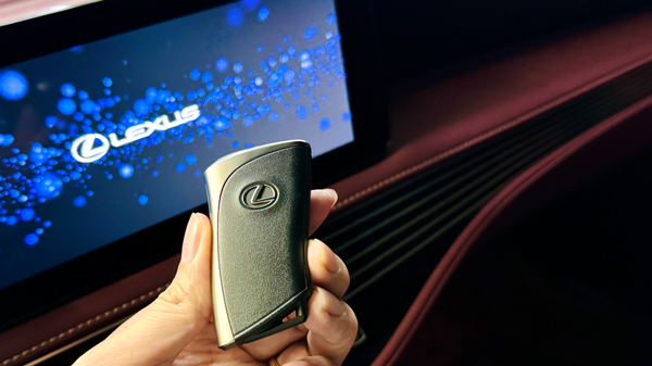 Chìa khóa xe Lexus: Thay pin, cài đặt và bảo vệ chiếc chìa khóa của bạn