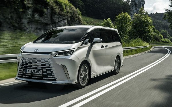 Kiểu dáng tinh tế và đẳng cấp của Lexus LM 2024 là một điểm nhấn ấn tượng của mẫu xe này. LM 2024 không chỉ mang đến trải nghiệm lái xe thoải mái mà còn khẳng định vị thế và đẳng cấp của người sở hữu.