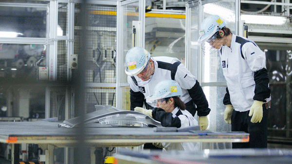 Nghệ-thuật-thủ-công-truyền-thống-và-công-nghệ-hiện-đại