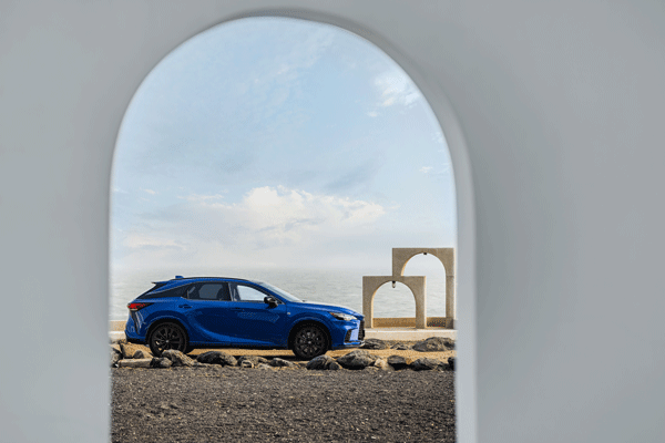 Triết-lý-đối-lập-song-hành-trên-Lexus