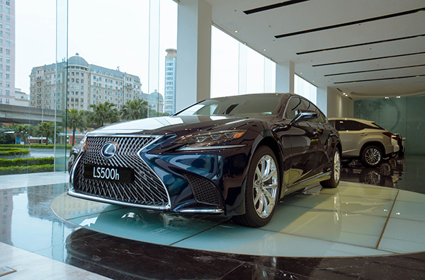 logo lexus và tên gọi thương hiệu