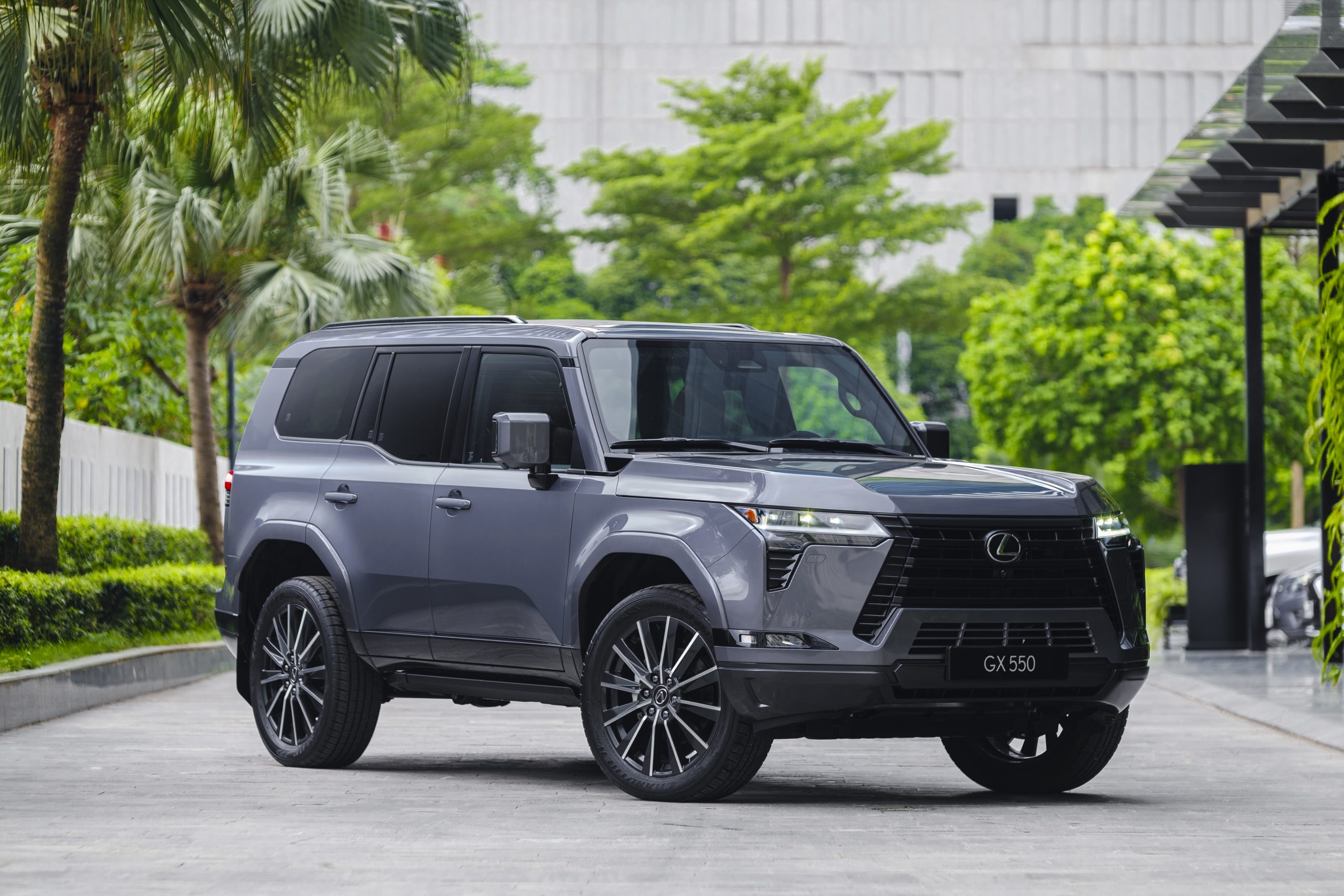 Những hình ảnh đầu tiên của GX550 tại đại lý Lexus chính hãng